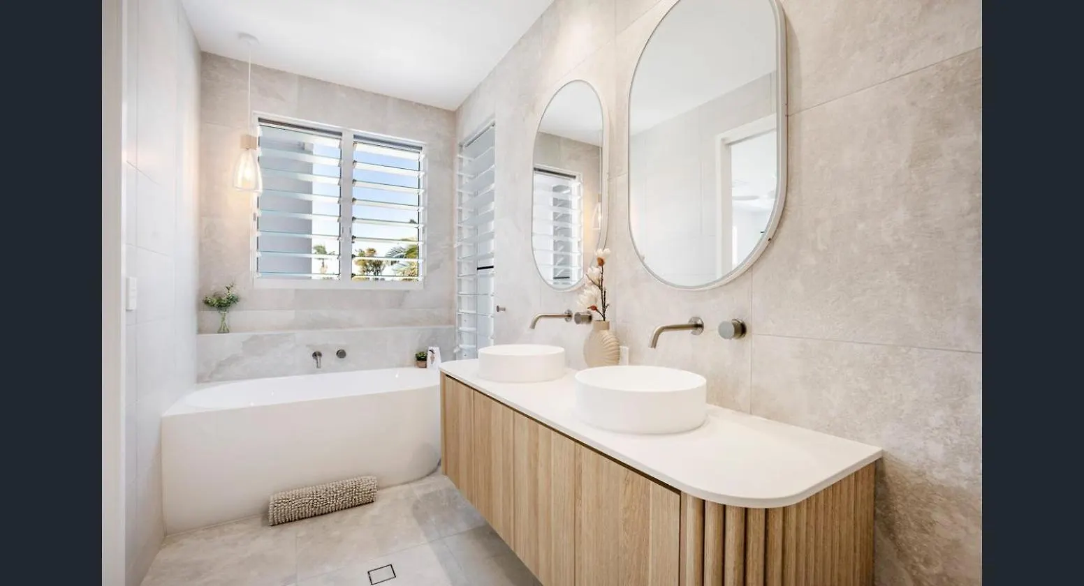 Apartamento Relaxing Escape: Pool, Tennis Court, Garden Terrace & Water Views Maroochydore Australia